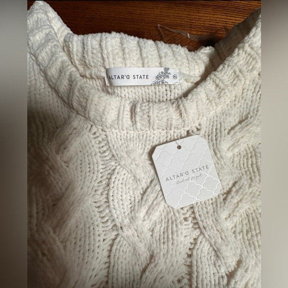Aubrey Cable Knit Cropped Sweater
SZ XL - Picture 5 of 6